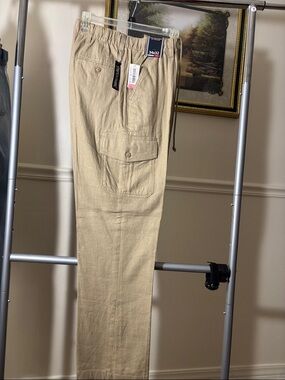 Roundtree & Yorke Men's Cargo Pants in Tan
